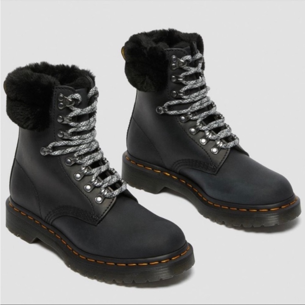 NEW Dr. Martens Serena collar boots black shearling 8